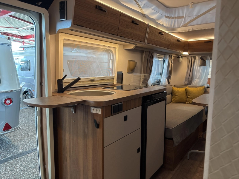 Eriba Touring 540 Legend Hampton Zilver  foto: 11