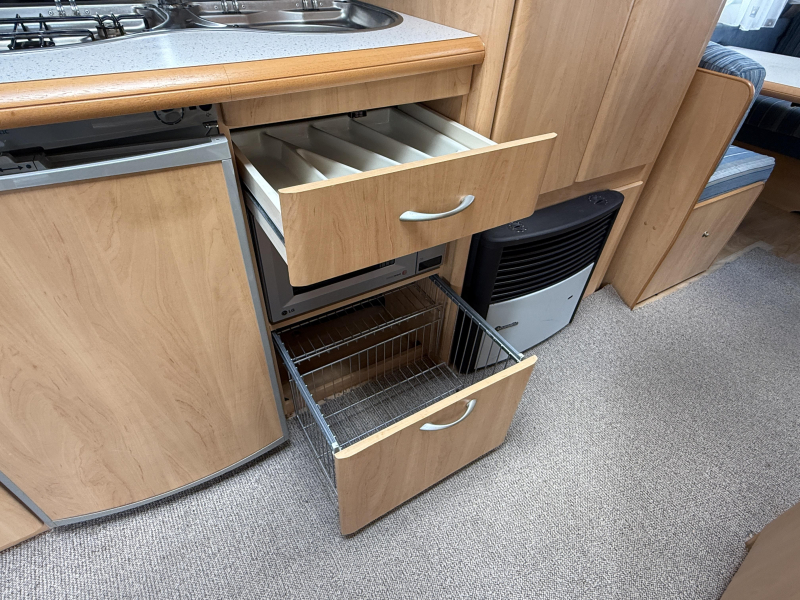 Hobby De luxe Easy 540 UK kinderkamer rondzit  foto: 7