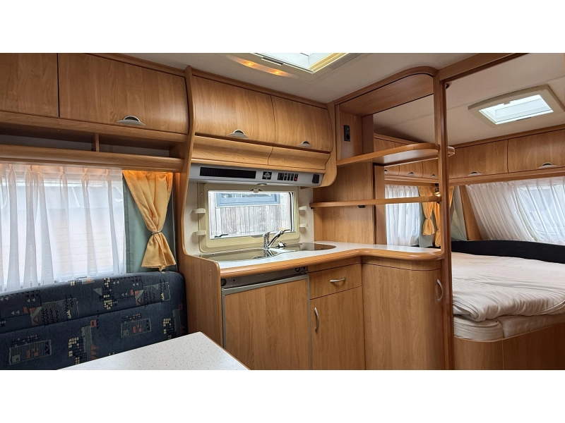 Hobby Excellent Easy 460 UFE frans bed rondzit toilet  foto: 3