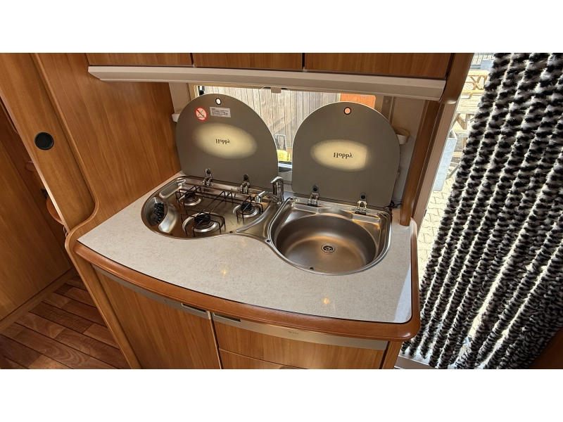 Hobby Excellent 410 SFE frans bed treinzit toilet  foto: 7