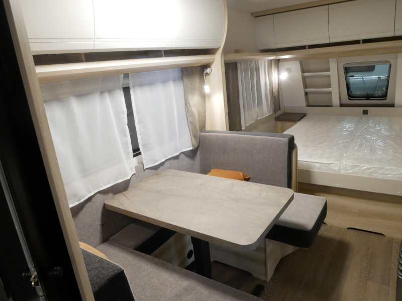 Hobby De Luxe 460 SFF Model 2027  foto: 8