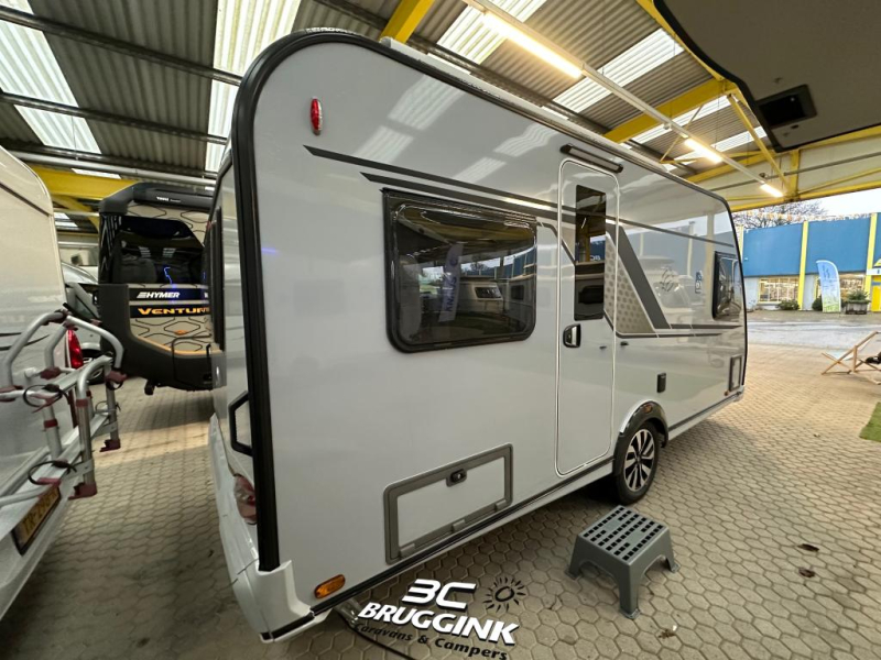 Knaus Sudwind 60 Years 450 FU FRANS BED EN RONDZIT 