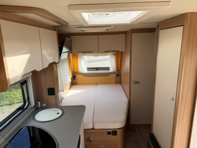 Weinsberg CaraTwo 450 FU mover voortent fransbed  foto: 9