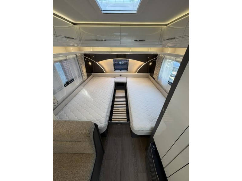 Hobby Excellent 460 SL Incl. Mover en Voortent  foto: 13