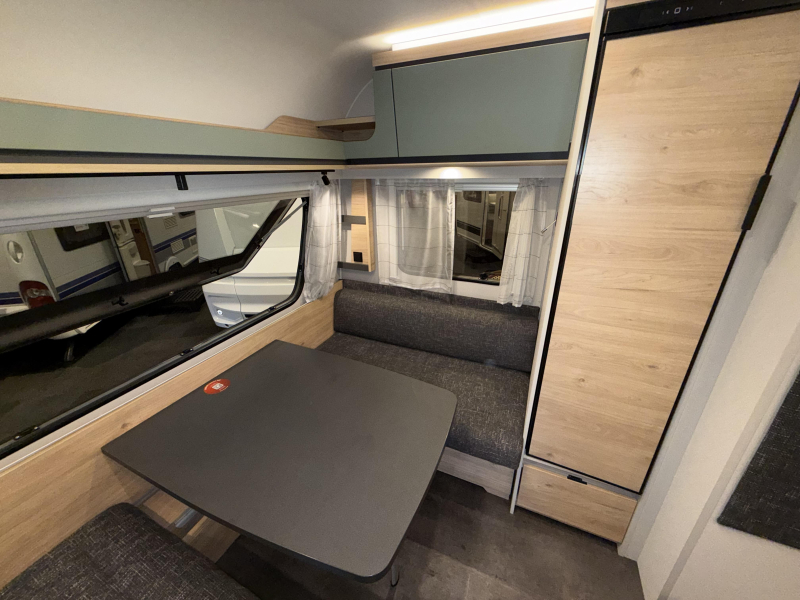 Dethleffs Camper 460 EL 2 BEDDEN ZIT EX VERHUUR  foto: 21