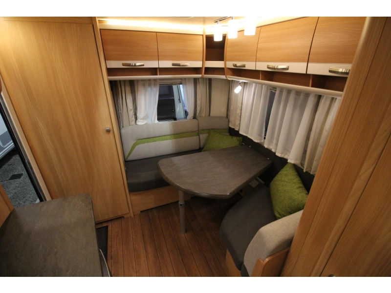 Knaus Sudwind Silver Selection 420 QD Mover Thule 6300 Voortent  foto: 10
