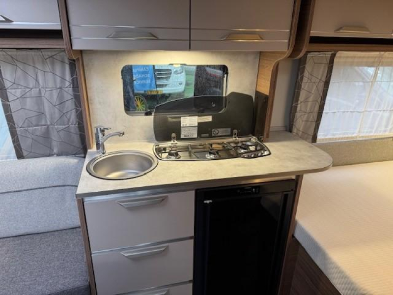 Knaus Sport 450 FU fransbed zakluifel  foto: 11