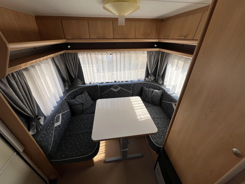 Bürstner Ventana Avantgarde 435 TS Voortent en losse luifel  foto: 2