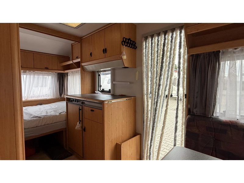Knaus Sudwind 450 rondzit dwars bed toilet  foto: 7