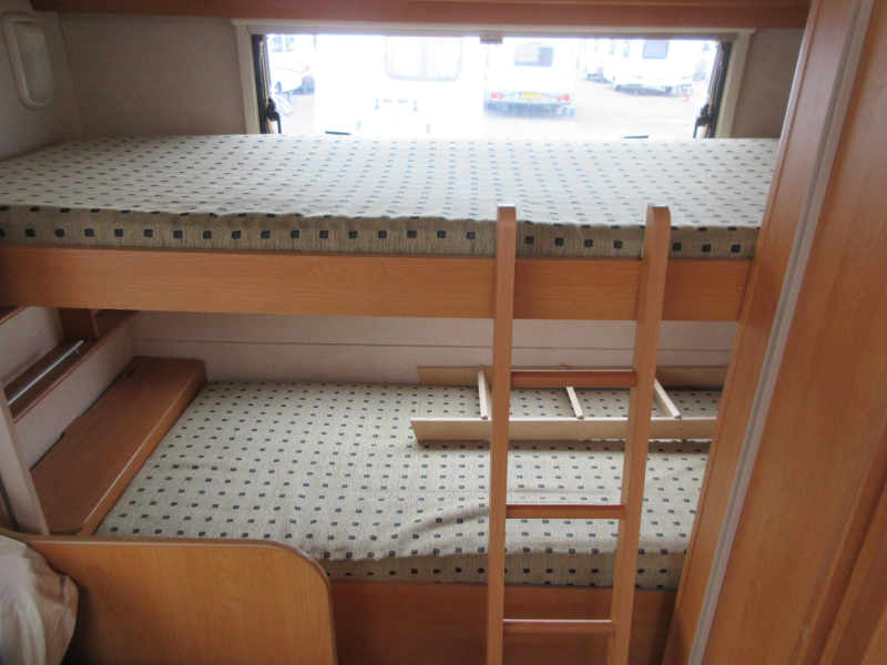 Adria Unica B 502 UK 5 PEROONS MET STAPELBED  foto: 4