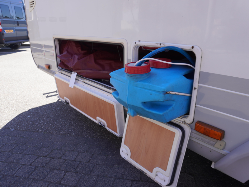 Bürstner Ventana 460 TS MET MOVER EN VOORTENT  foto: 19