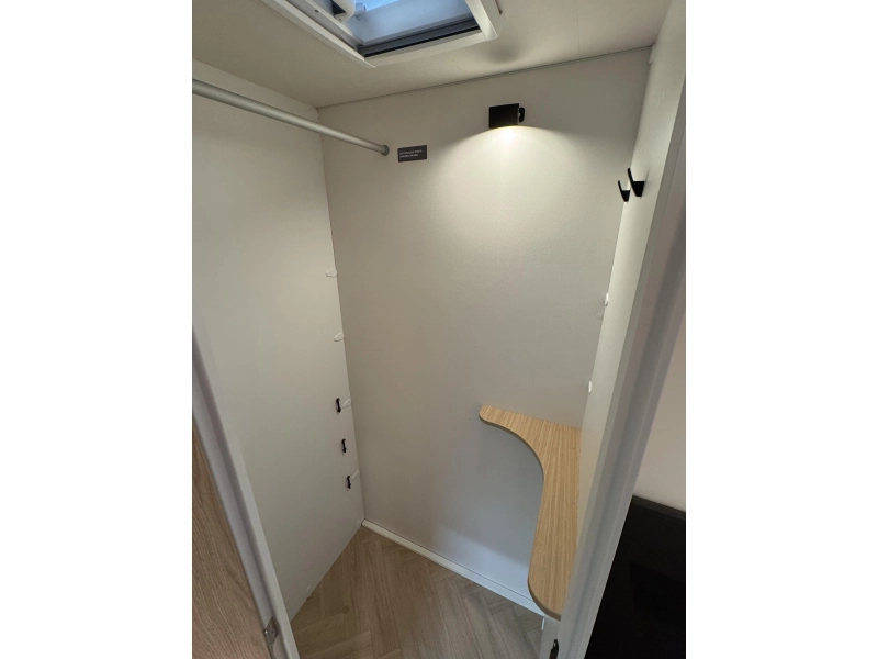 LMC E:dero 470K Openslaand voorraam  foto: 12