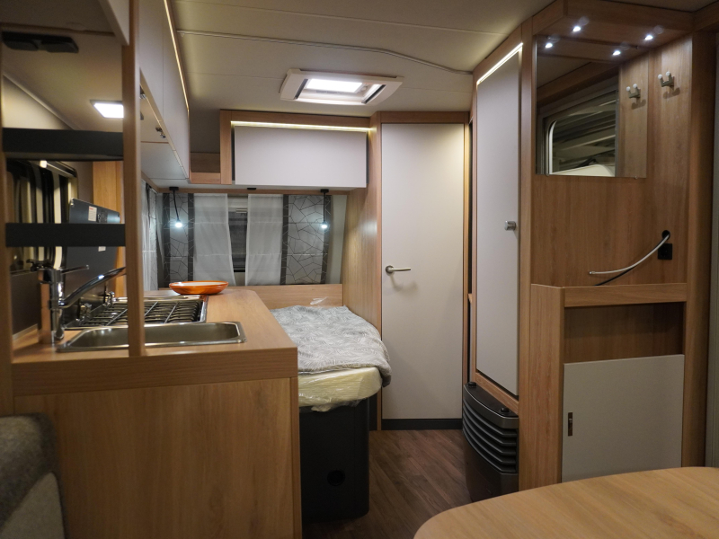 Knaus Sport 450 FU RONDZIT FRANS BED!! 