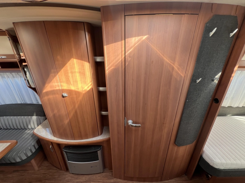 Hobby Prestige 540 UL Luifel, Mover, Airco  foto: 11