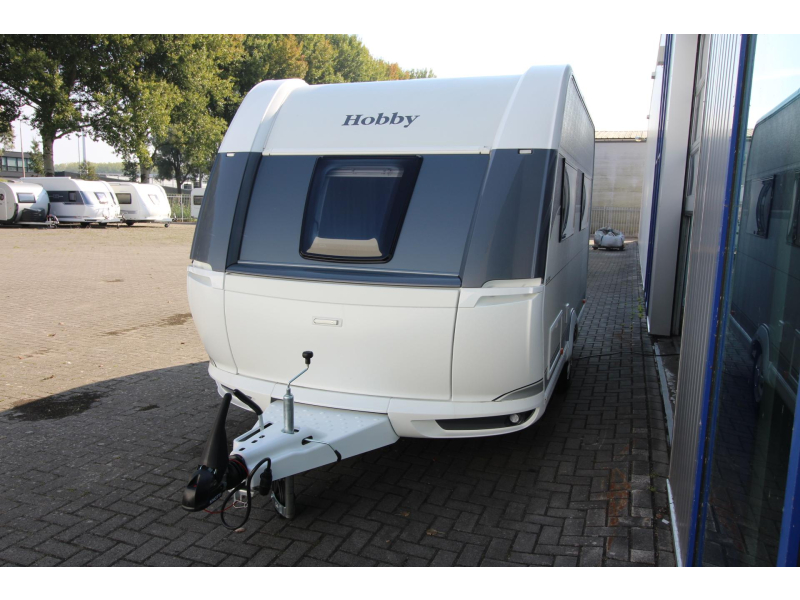 Hobby De Luxe 400 SFE Frans bed & hoge koelkast  foto: 4