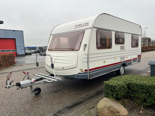 HOME-CAR Racer 45 Spirit | Fransbed | Dinette | Fietsenrek voor | Kachel | Koelkast | Toilet en wasbak foto: 2