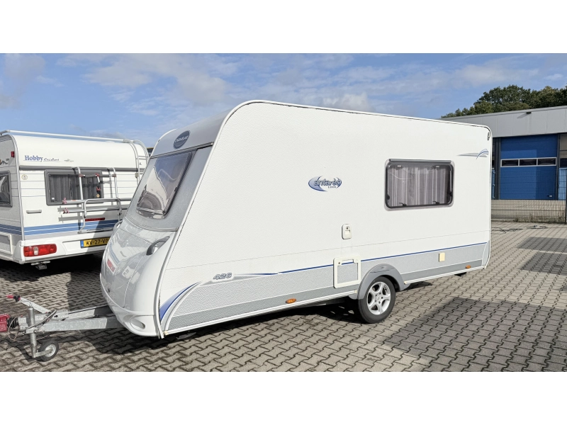Caravelair Antares Luxe 426 stapelbed zit vast bed  foto: 13