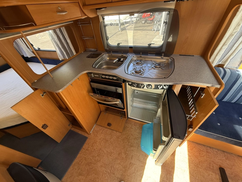 Dethleffs Lifestyle 500 DB FRANSBED RONDZIT TENT TOP  foto: 17