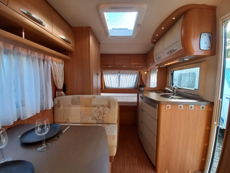 Hobby De Luxe 400 SF voortent-luifel-mover-etc  foto: 8
