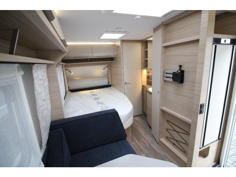 Fendt Bianco Activ 390 FHS Frans bed & hoge koelkast  foto: 7