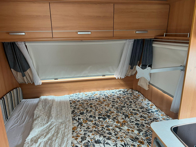 Caravelair Antares Luxe 390 Freeline | Fietsenrek | Dinette | Vastbed | Kachel | Koelkast | foto: 20