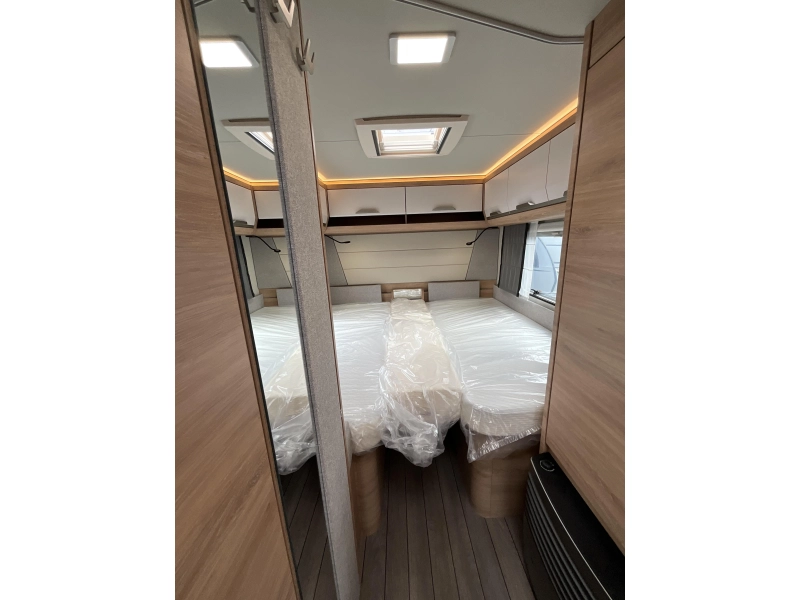 Knaus Sudwind Black Selection 540 UE ENKELE BEDDEN-XL KOELKAST  foto: 11