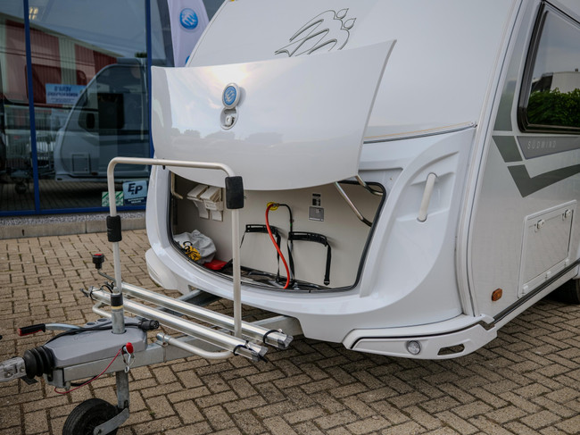 Knaus Sudwind 450 450 FU FRANSBED RONDZIT VOORTENT