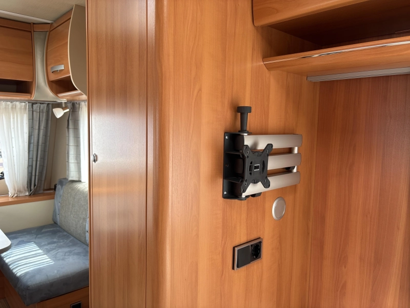 Eriba Nova Light 465 luifel mover hordeur  foto: 7
