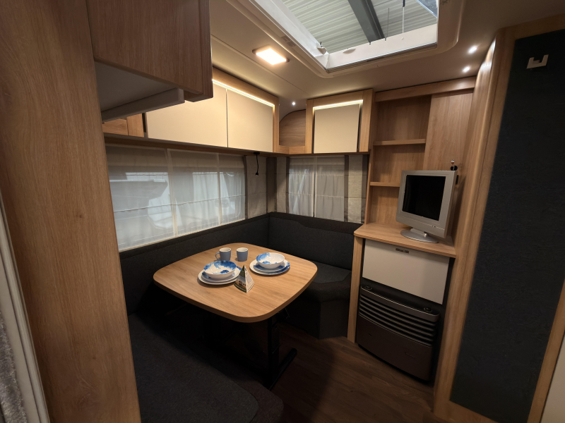 Knaus Sport 460 EU 1800 KG + Enkele Bedden  foto: 3