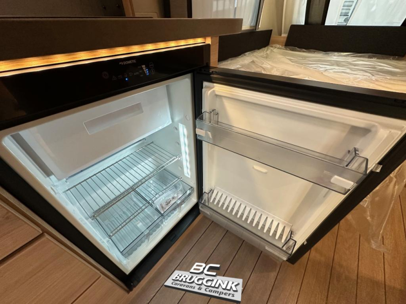 Knaus Sudwind Black Selection 450 FU FRANS BED 1700 KG  foto: 6