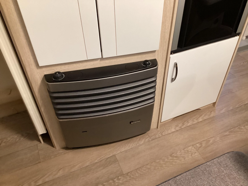 Hobby De Luxe 460 SFF Vrijstaand bed/ Douche  foto: 9