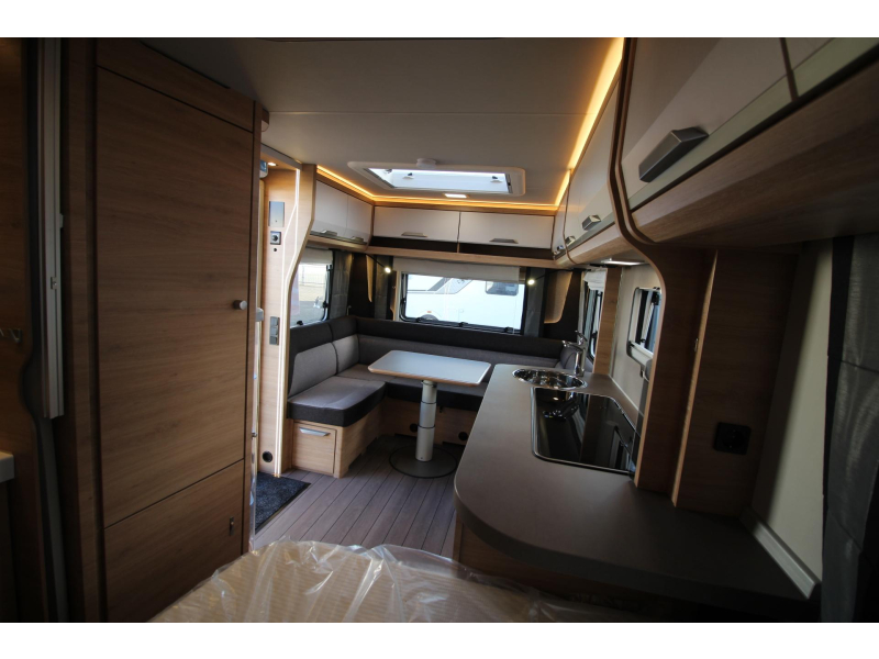 Knaus Sudwind Black Selection 450 FU Frans bed & rondzit!  foto: 10