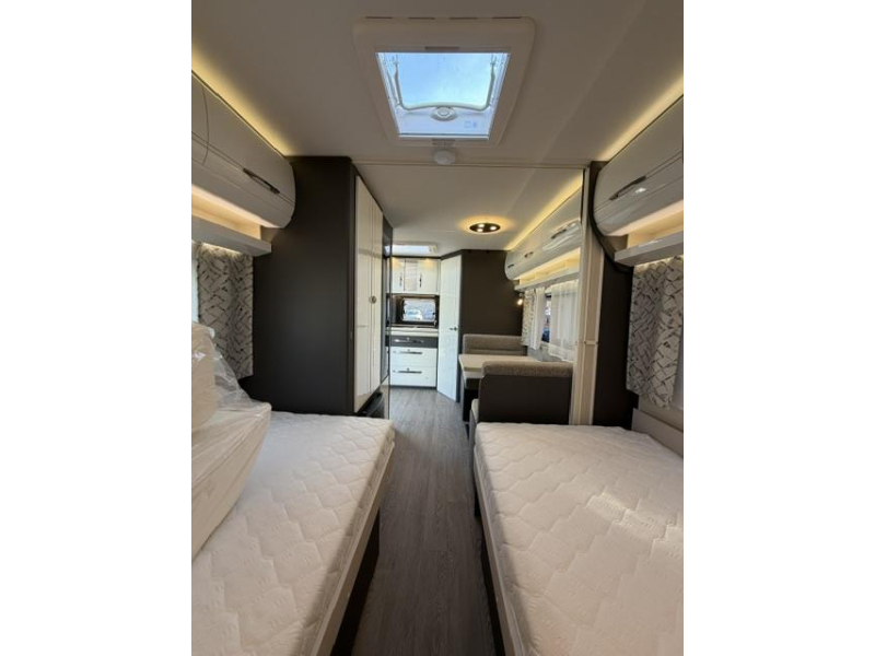 Hobby Excellent 460 SL Incl. Mover en Voortent  foto: 14