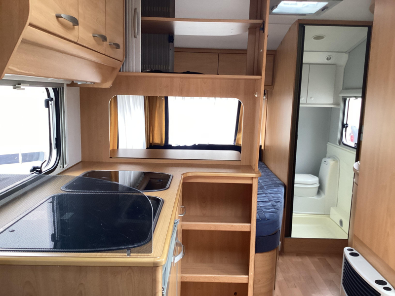 Knaus Sudwind 450 TUF voortent  foto: 16
