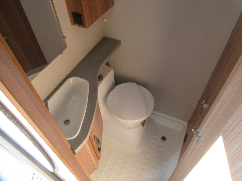 Weinsberg CaraOne Edition HOT 390 MET VOORTENT  foto: 10