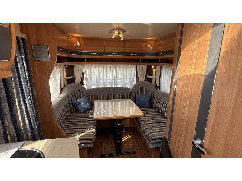 Hobby De Luxe 495 UL enkele bedden rondzit 