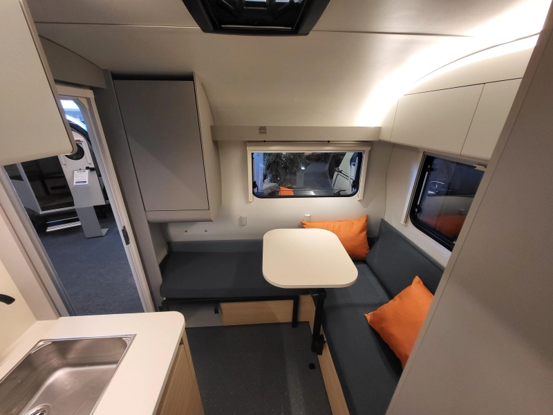 Adria Action 391 PD zeer compleet uitgevoerd  foto: 9