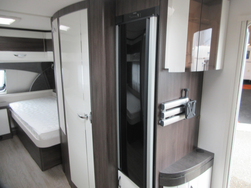 Hobby Prestige 560 UL RONDZIT HOGE KOELKAST  foto: 16
