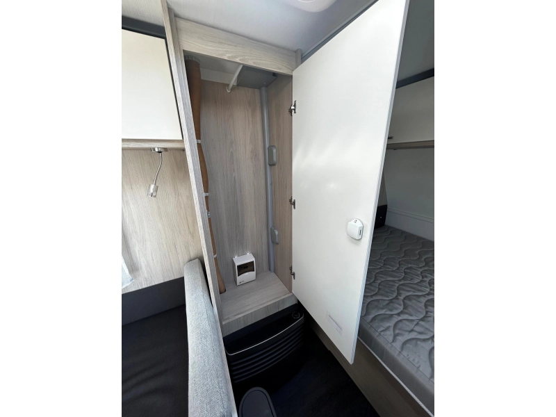 Caravelair Alba 390 Mover, Voortent & luifel  foto: 16