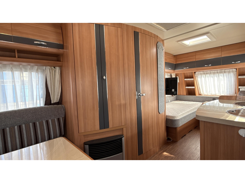 Hobby De Luxe 495 UL enkele bedden rondzit  foto: 3