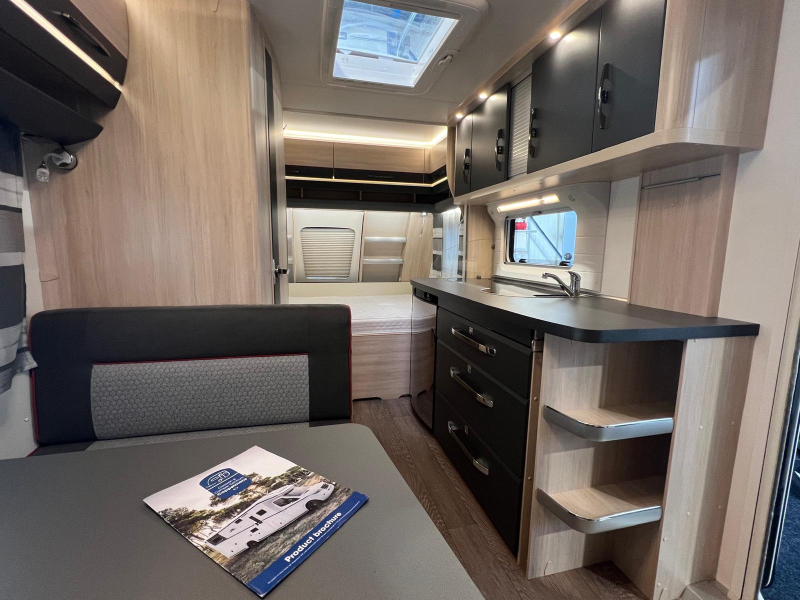 Hobby De Luxe Edition Silver 440 SF Mover, Fietsenrek, Luifel  foto: 15