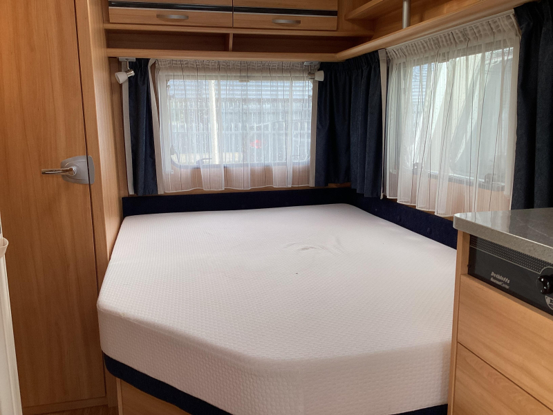 Dethleffs Camper 450 DB voortent 