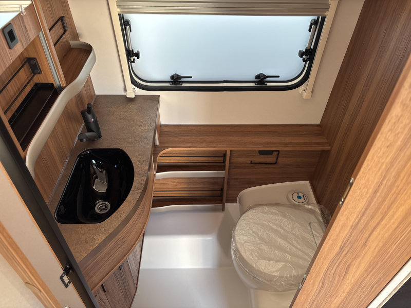 Eriba Touring 630 Legend Mover/Thule luifel  foto: 5