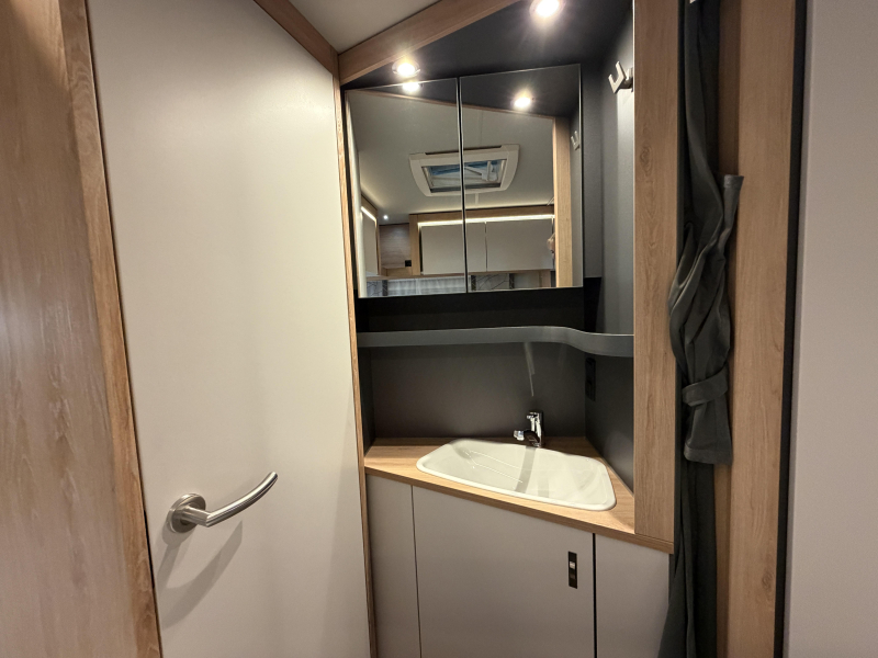 Knaus Sport 450 FU rondzit / fransbed  foto: 16
