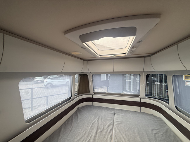 Eriba T 820 (TOURING 820) full options EP level systeem lengte bedden XT mover Truma zonnepanelen 2x dakairco Dometic elktr schotel foto: 22