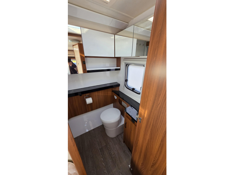 Hobby Excellent 560 WLU leveller systeem vloerver  foto: 11