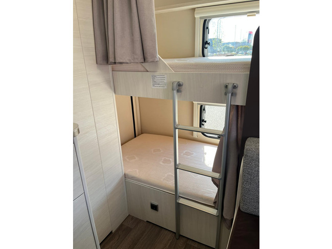 Caravelair Antares 476 Family Stapelbed | Fietsenrek | Voortent | TV | Fransbed | Treinzit | Hor foto: 22