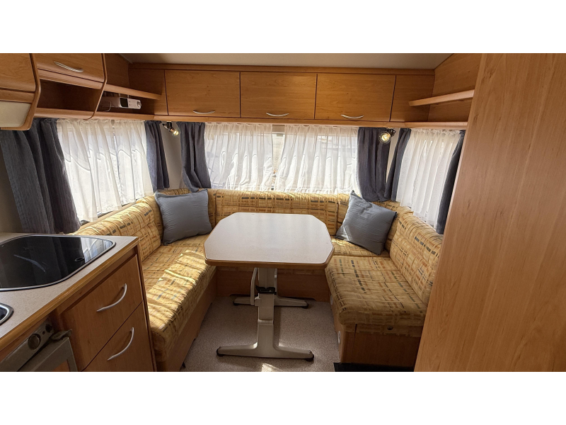 Knaus Blue Line 450 TF frans bed rondzit toilet  foto: 11