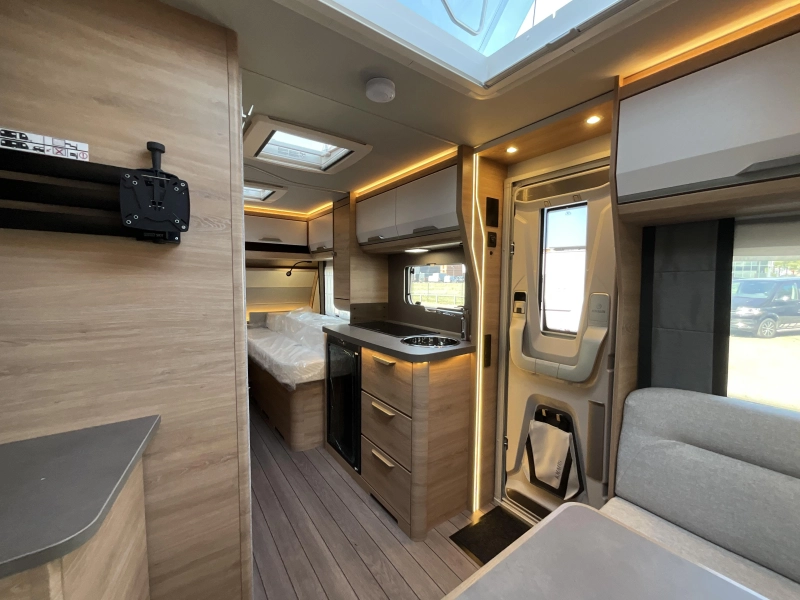 Knaus Sudwind Black Selection 460 EU ENKELE BEDDEN-DESIGN  foto: 10