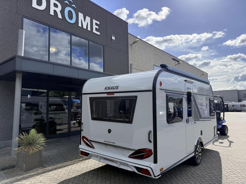 Knaus Sudwind Black Selection 450 FU  foto: 2